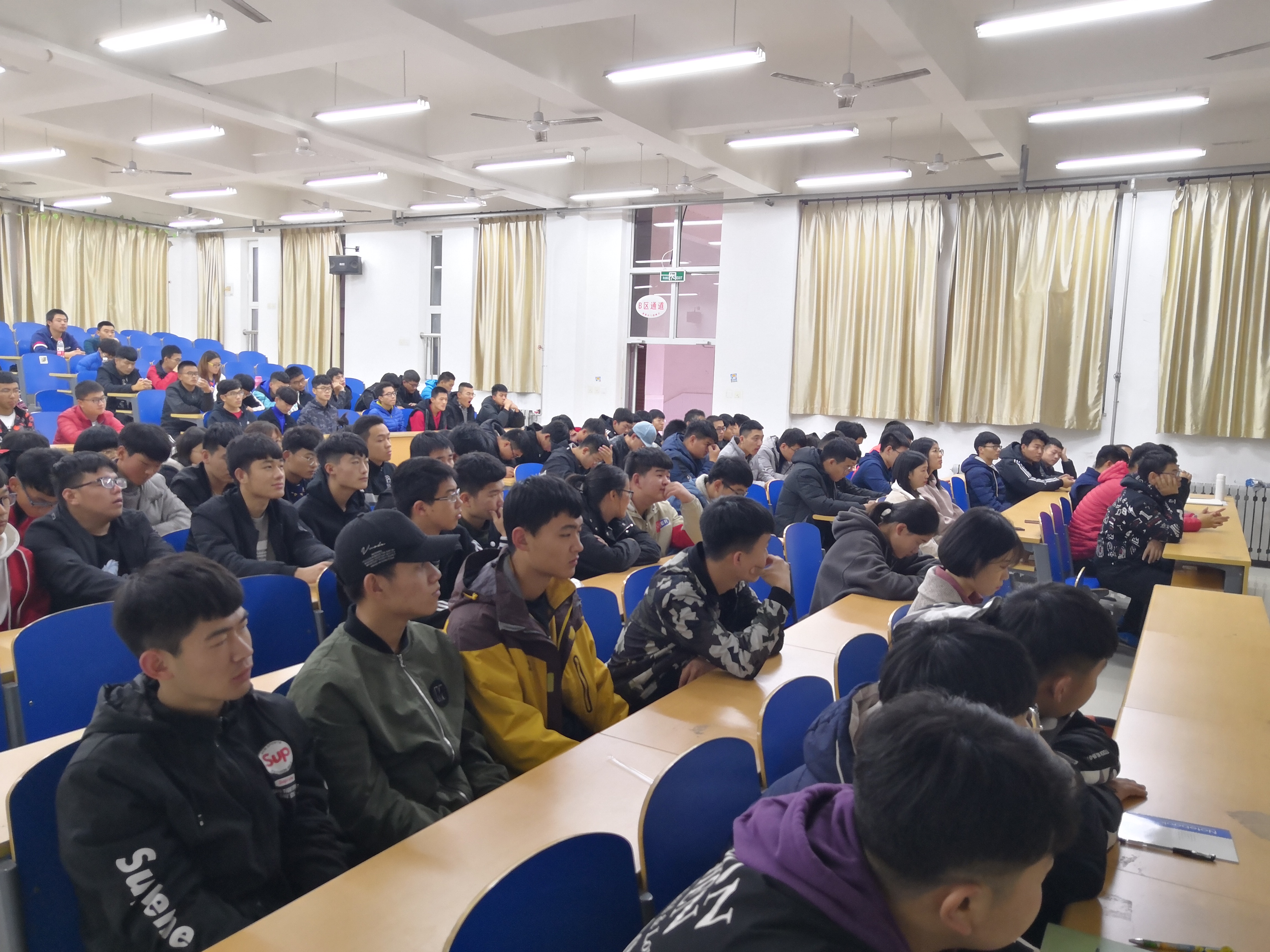EF5A17107A0C4316CB92F890C21BEF71.jpg EF5A17107A0C4316CB92F890C21BEF71.jpg